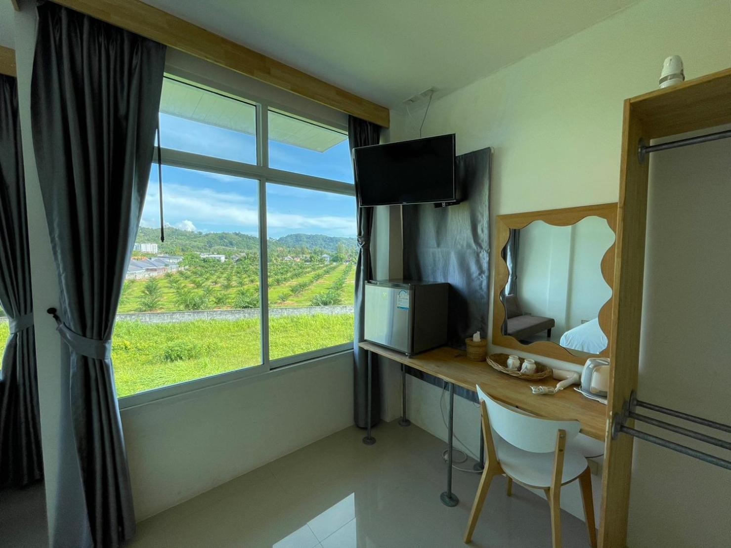 Dwell Phuket Airport Hotel At Naiyang Nai Yang Exterior foto
