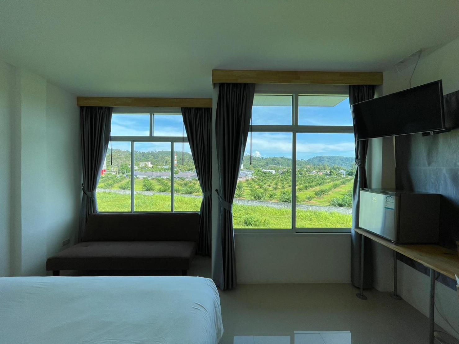 Dwell Phuket Airport Hotel At Naiyang Nai Yang Exterior foto