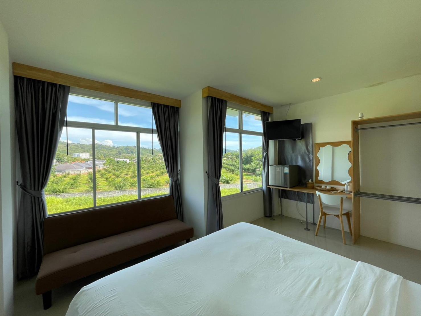 Dwell Phuket Airport Hotel At Naiyang Nai Yang Exterior foto