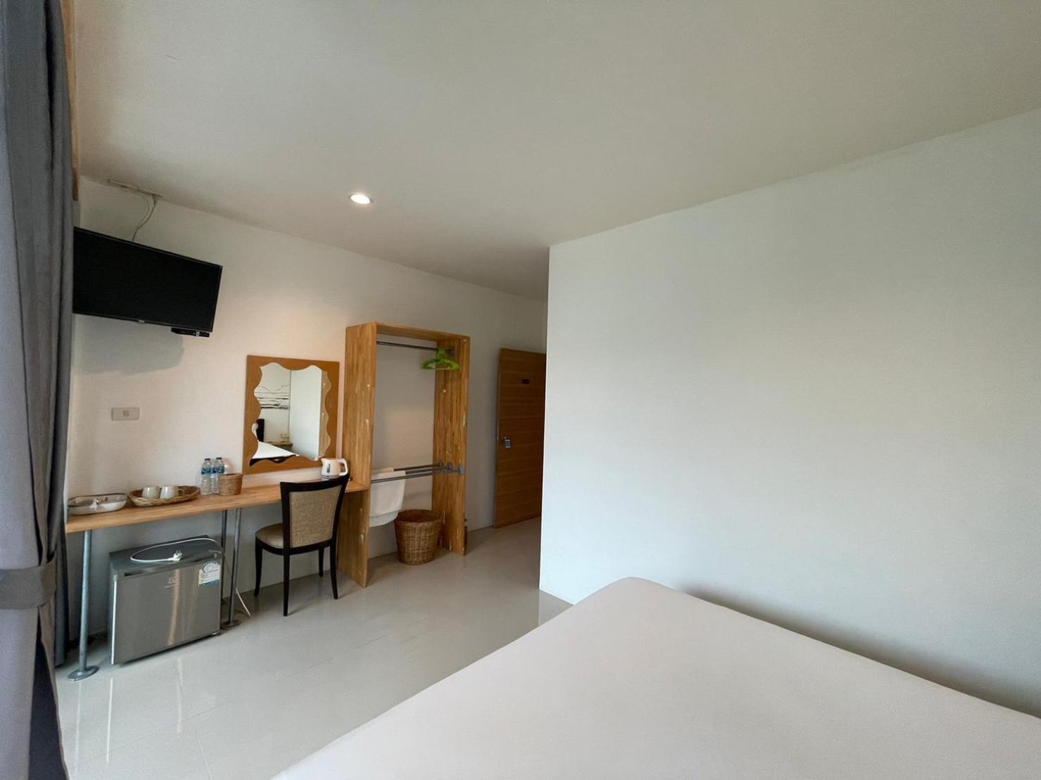Dwell Phuket Airport Hotel At Naiyang Nai Yang Exterior foto